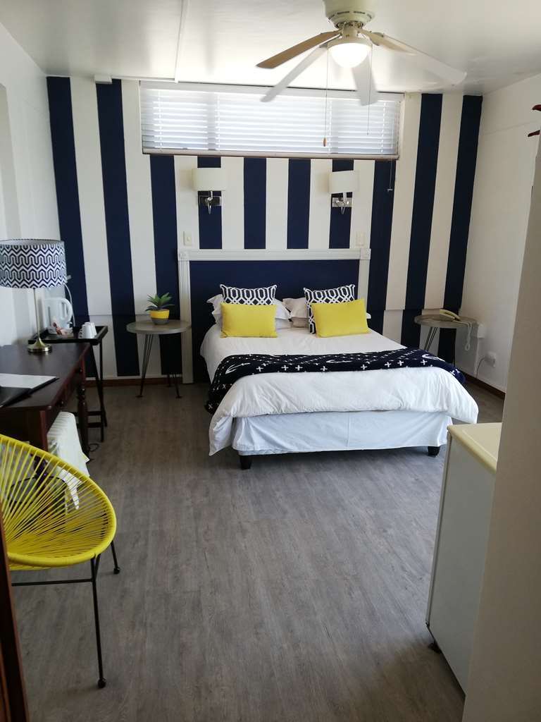 Hoedjiesbaai Hotel,Langebaan>>Cape Town,2 star