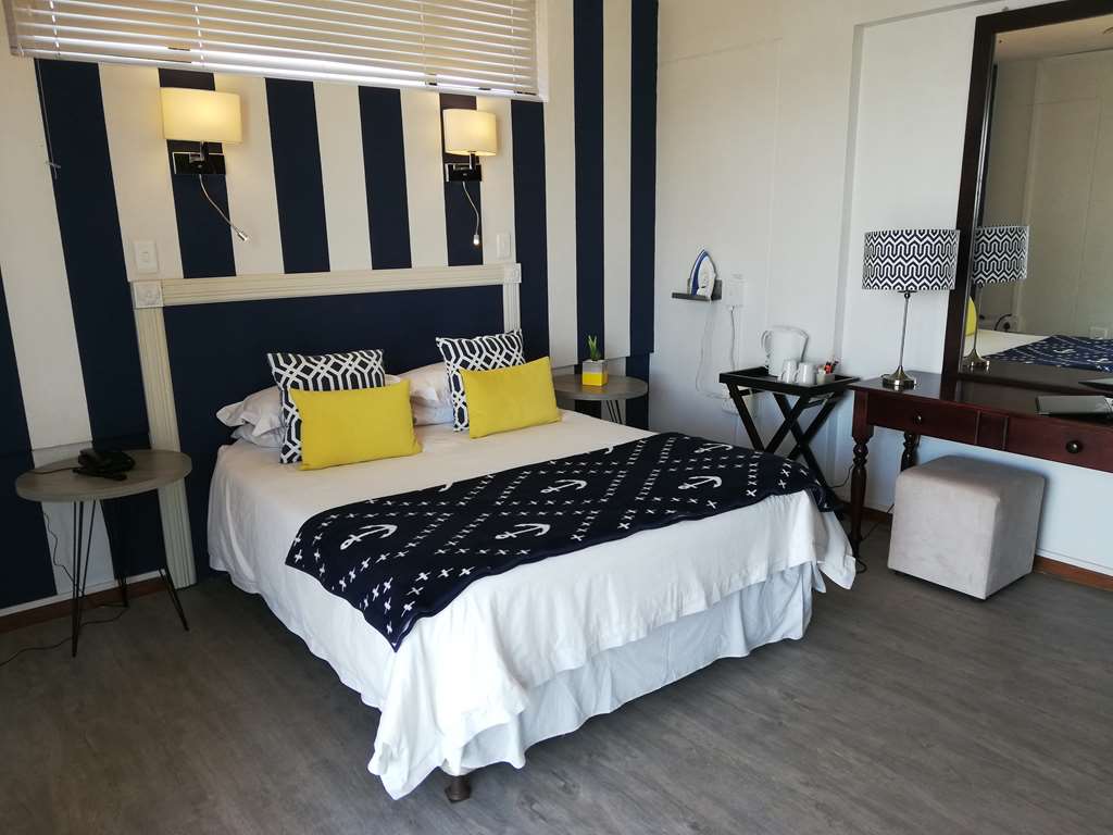 Hoedjiesbaai Hotel,Langebaan>>Cape Town,2 star