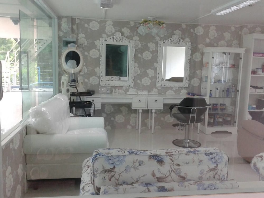 house and home residence