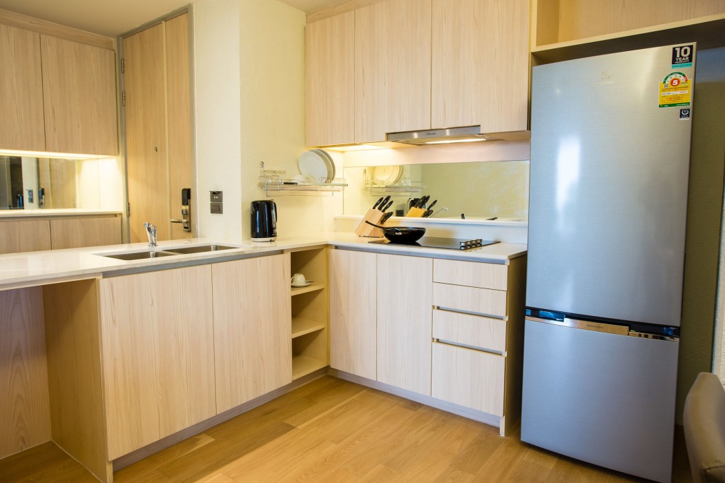 balcony seaside sriracha hotel and serviced apartments