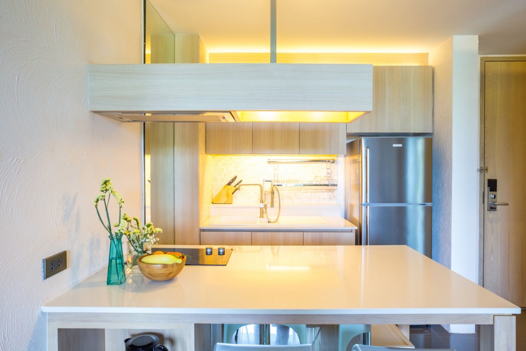 balcony seaside sriracha hotel and serviced apartments