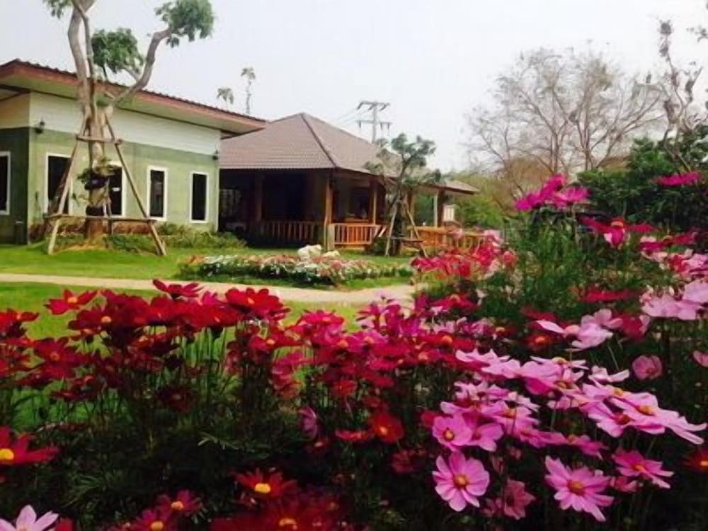 villa de bua resort at nan