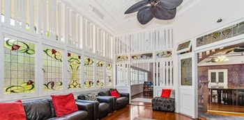 Avenues Xchange,,1 star