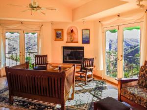 Topanga Canyon Inn B&B,California>>Calabasas,3 star
