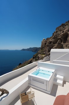 you and me suites oia