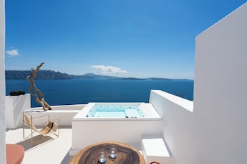 you and me suites oia