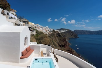 you and me suites oia
