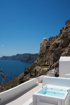 you and me suites oia