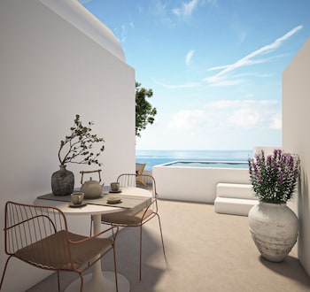 You And Me Suites Oia,,4 star