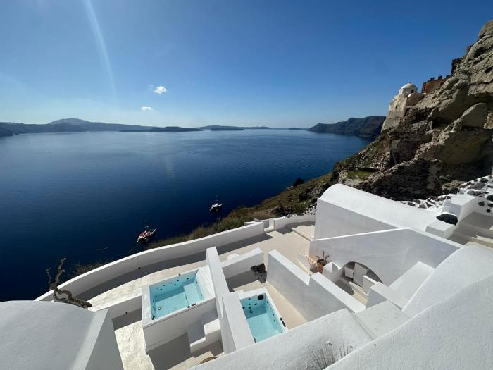 you and me suites oia