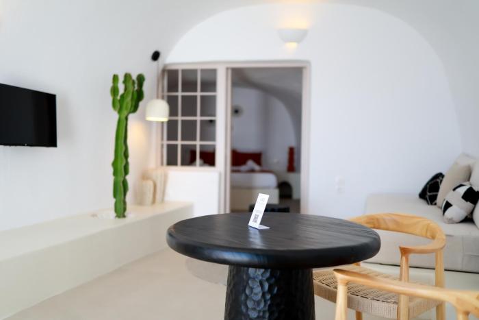 you and me suites oia