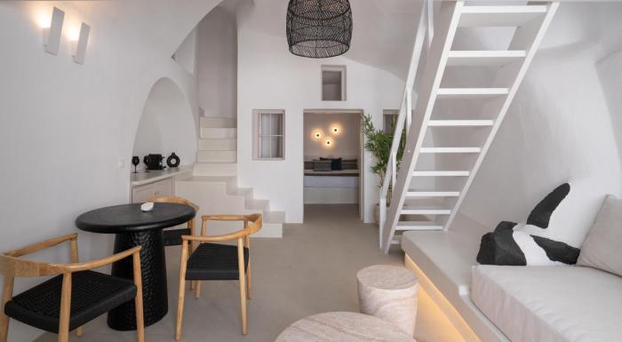 you and me suites oia