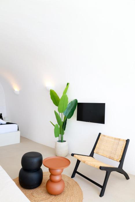 you and me suites oia