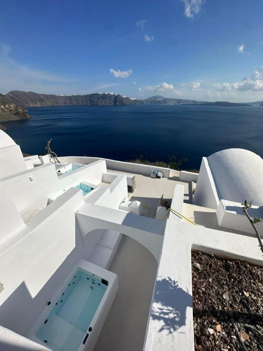 you and me suites oia