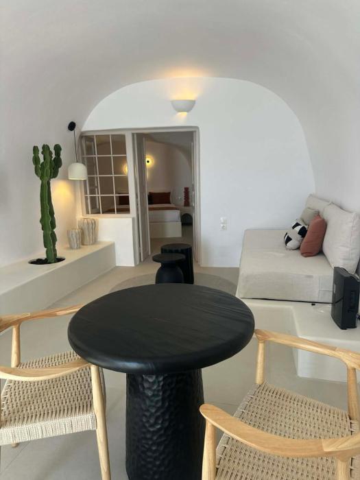 you and me suites oia