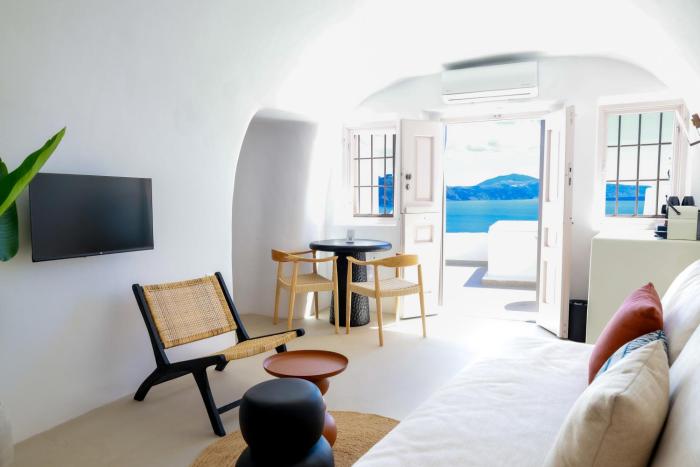 you and me suites oia