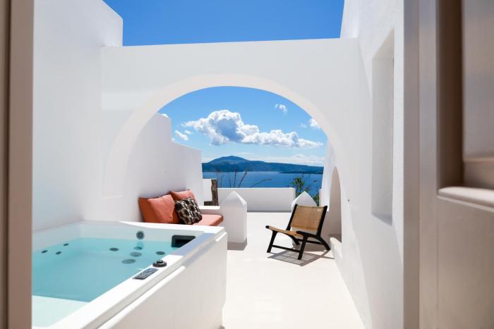 you and me suites oia