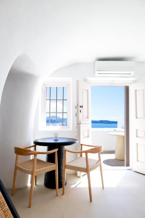 you and me suites oia