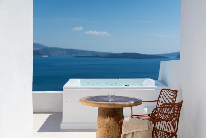 you and me suites oia