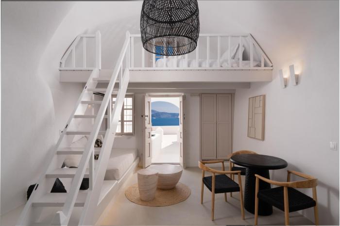you and me suites oia