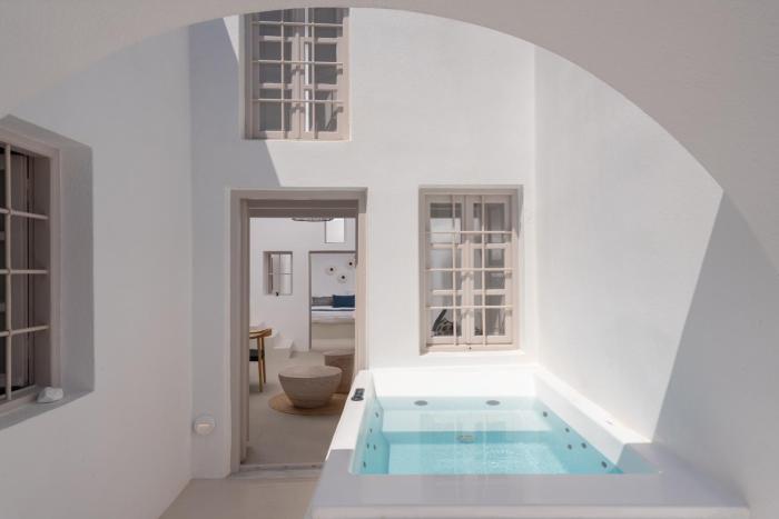 you and me suites oia