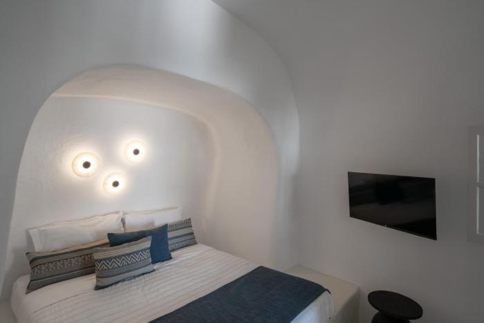 you and me suites oia