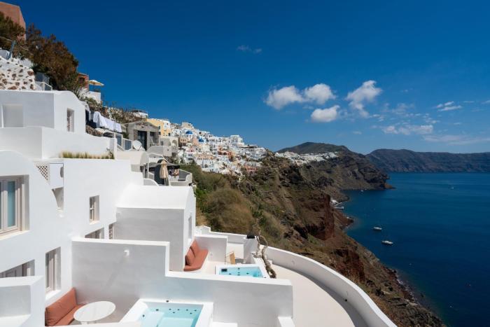 you and me suites oia