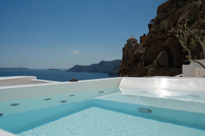 you and me suites oia