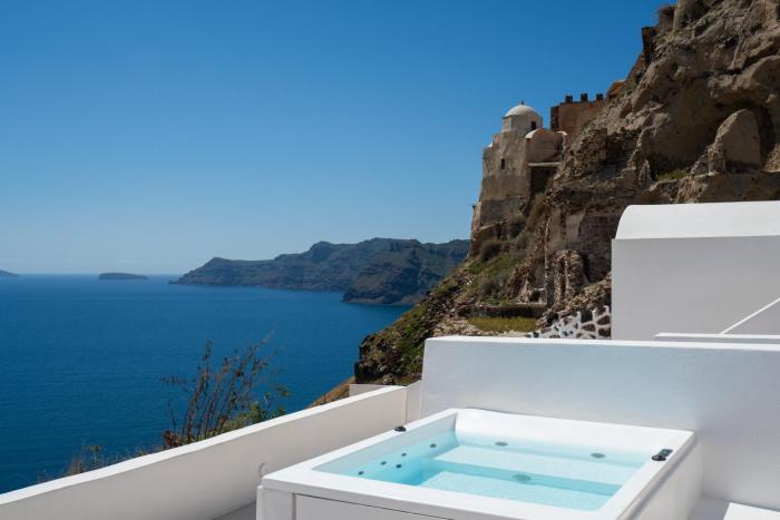 you and me suites oia