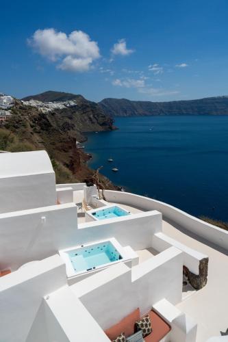 you and me suites oia
