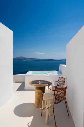 you and me suites oia