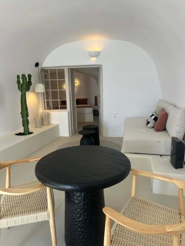 you and me suites oia