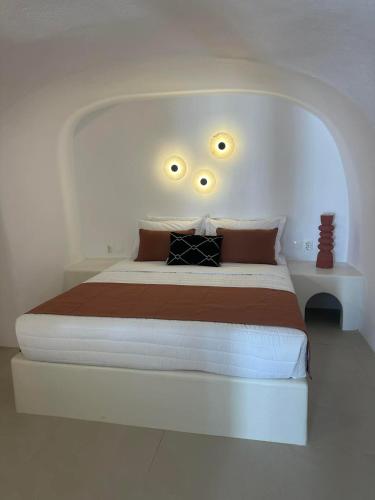you and me suites oia