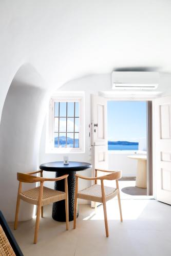 you and me suites oia
