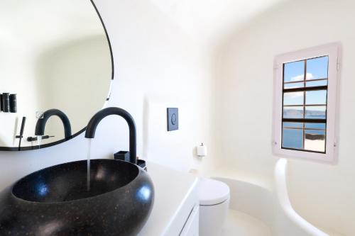 you and me suites oia