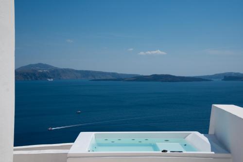 you and me suites oia