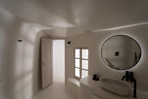 you and me suites oia