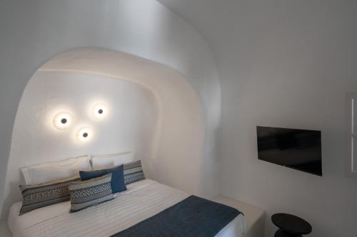 you and me suites oia