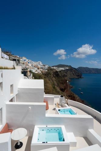 you and me suites oia
