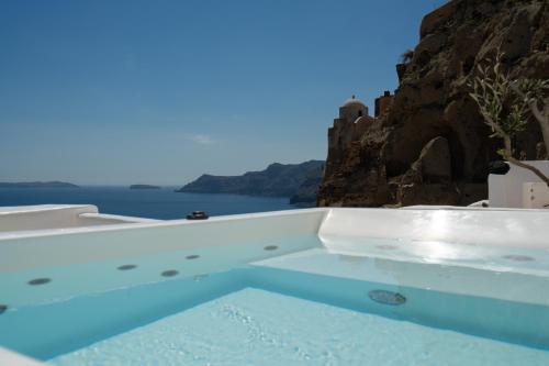 you and me suites oia