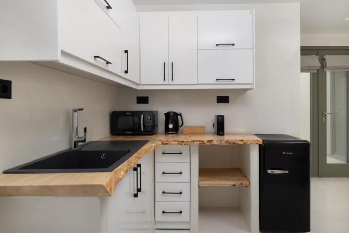 acro caldo suites
