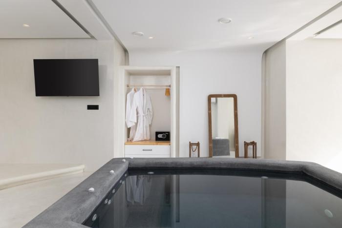acro caldo suites