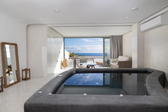 acro caldo suites