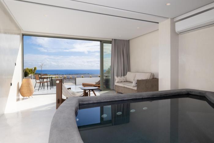 acro caldo suites