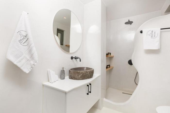 acro caldo suites