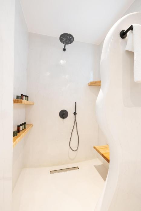 acro caldo suites