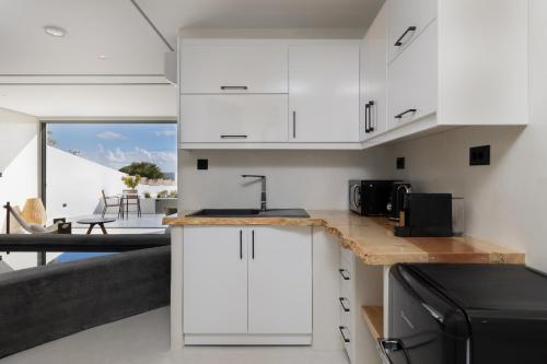 acro caldo suites