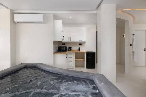 acro caldo suites