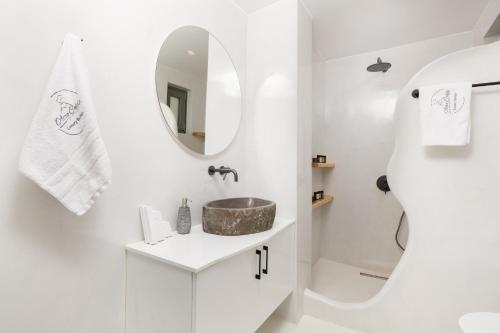 acro caldo suites