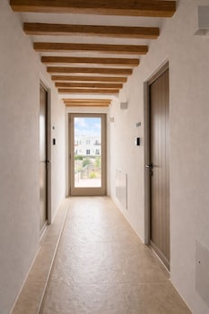 Reya Suites,,3 star